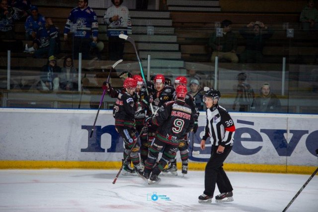 Photo hockey match Mont-Blanc - Courchevel-Méribel-Pralognan le 15/11/2025