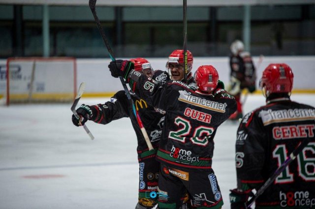 Photo hockey match Mont-Blanc - Courchevel-Méribel-Pralognan le 15/11/2025