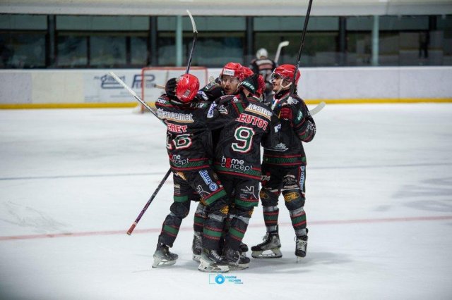 Photo hockey match Mont-Blanc - Courchevel-Méribel-Pralognan le 15/11/2025