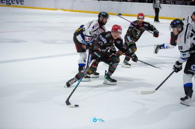 Photo hockey match Mont-Blanc - Courchevel-Méribel-Pralognan le 15/11/2025