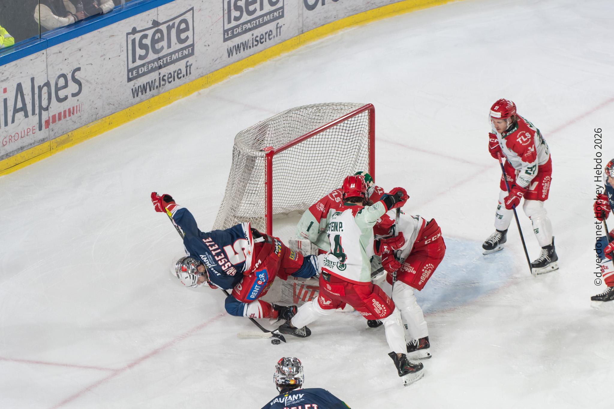 Grenoble  4 - 0 Cergy-Pontoise