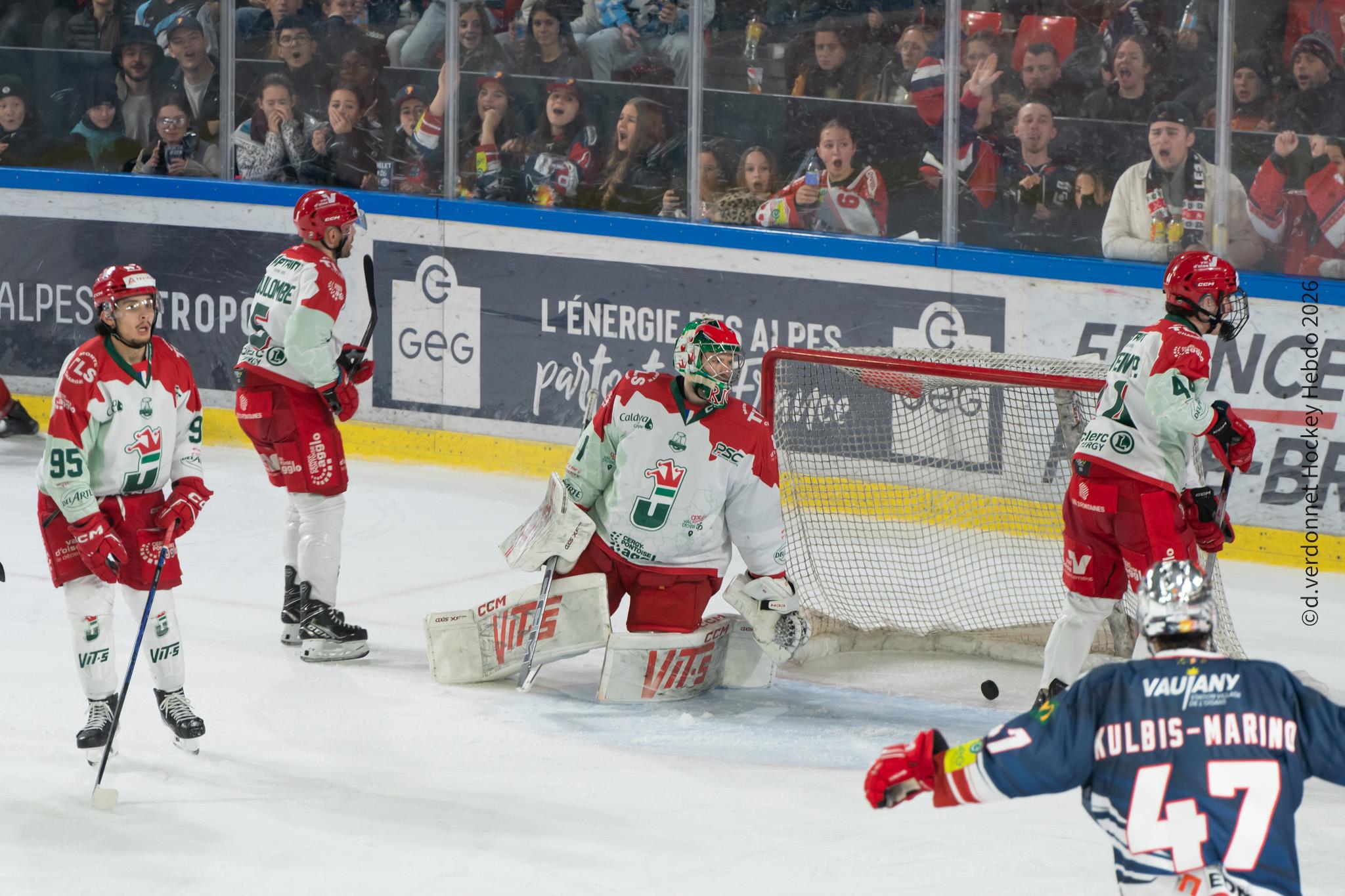 Grenoble  4 - 0 Cergy-Pontoise