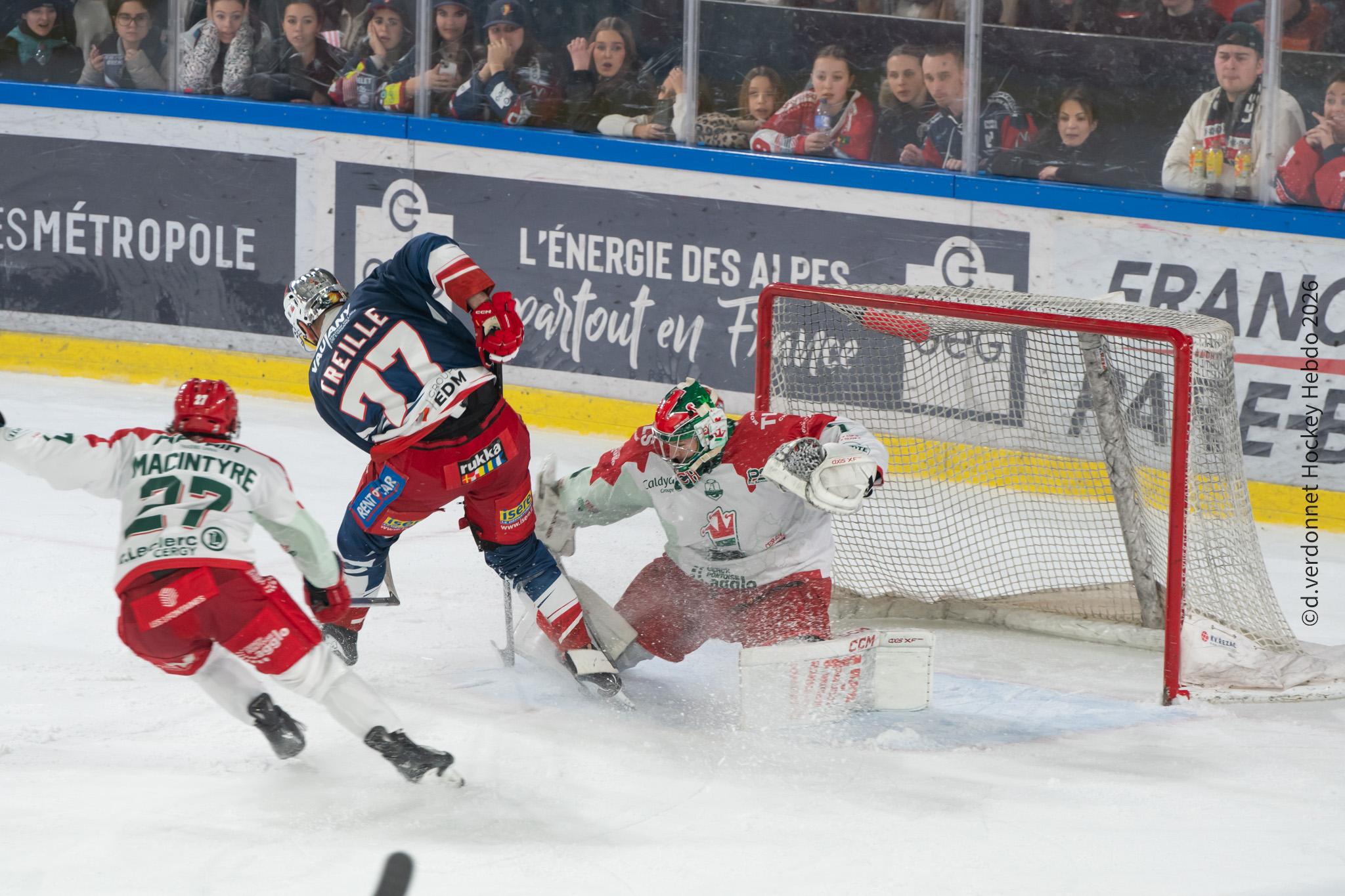 Grenoble  4 - 0 Cergy-Pontoise