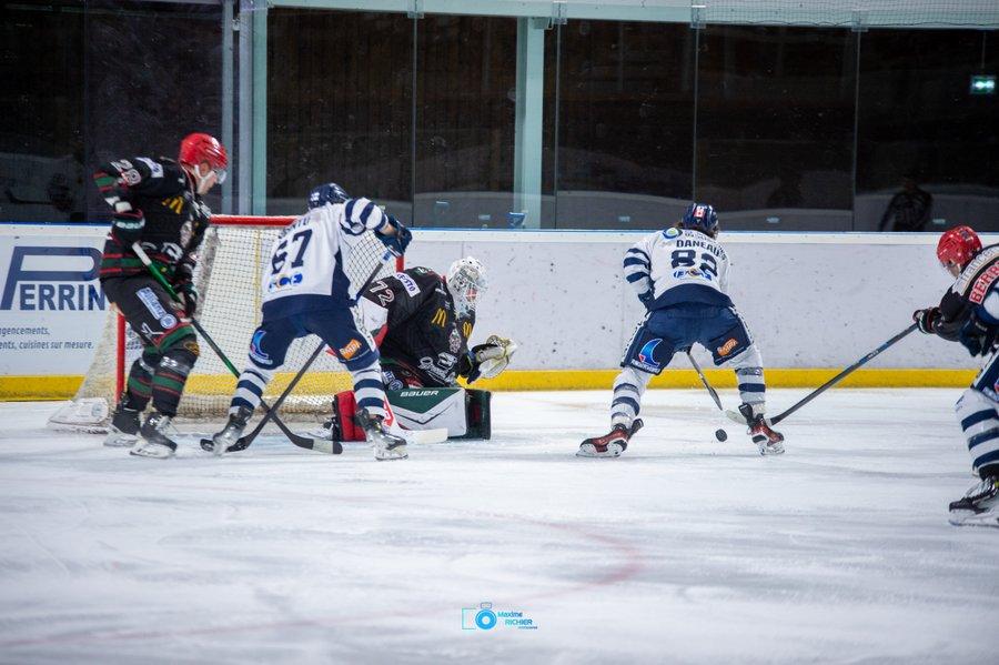 Mont-Blanc 5 - 2 Dunkerque