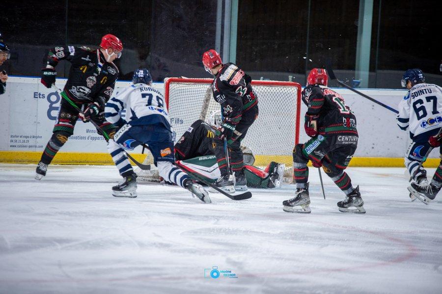 Mont-Blanc 5 - 2 Dunkerque