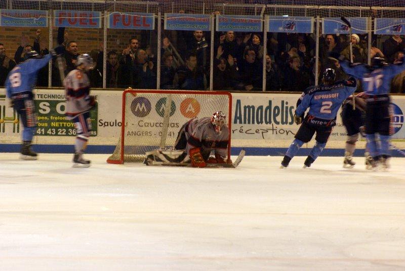 Angers  8 - 4 Grenoble 