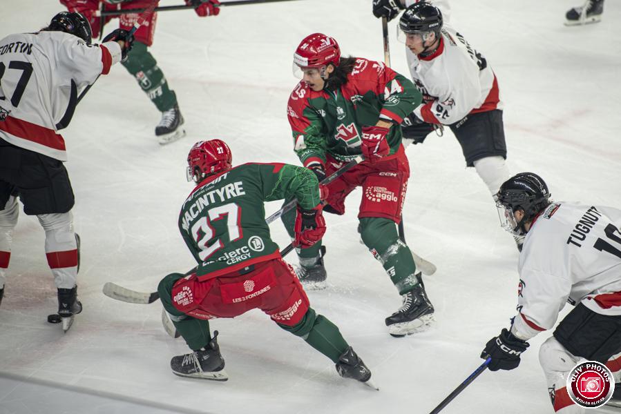 Cergy-Pontoise 2 - 0 Chamonix 