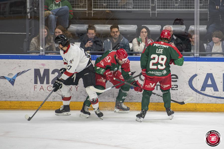 Cergy-Pontoise 2 - 0 Chamonix 