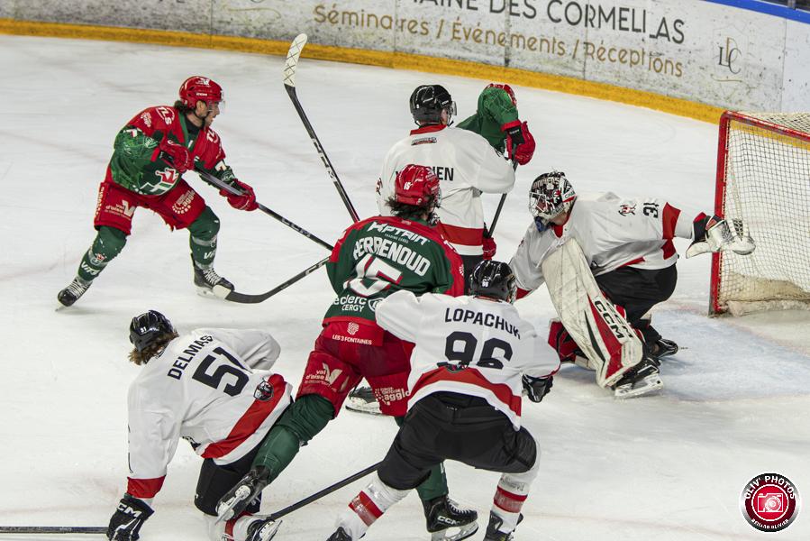 Cergy-Pontoise 2 - 0 Chamonix 