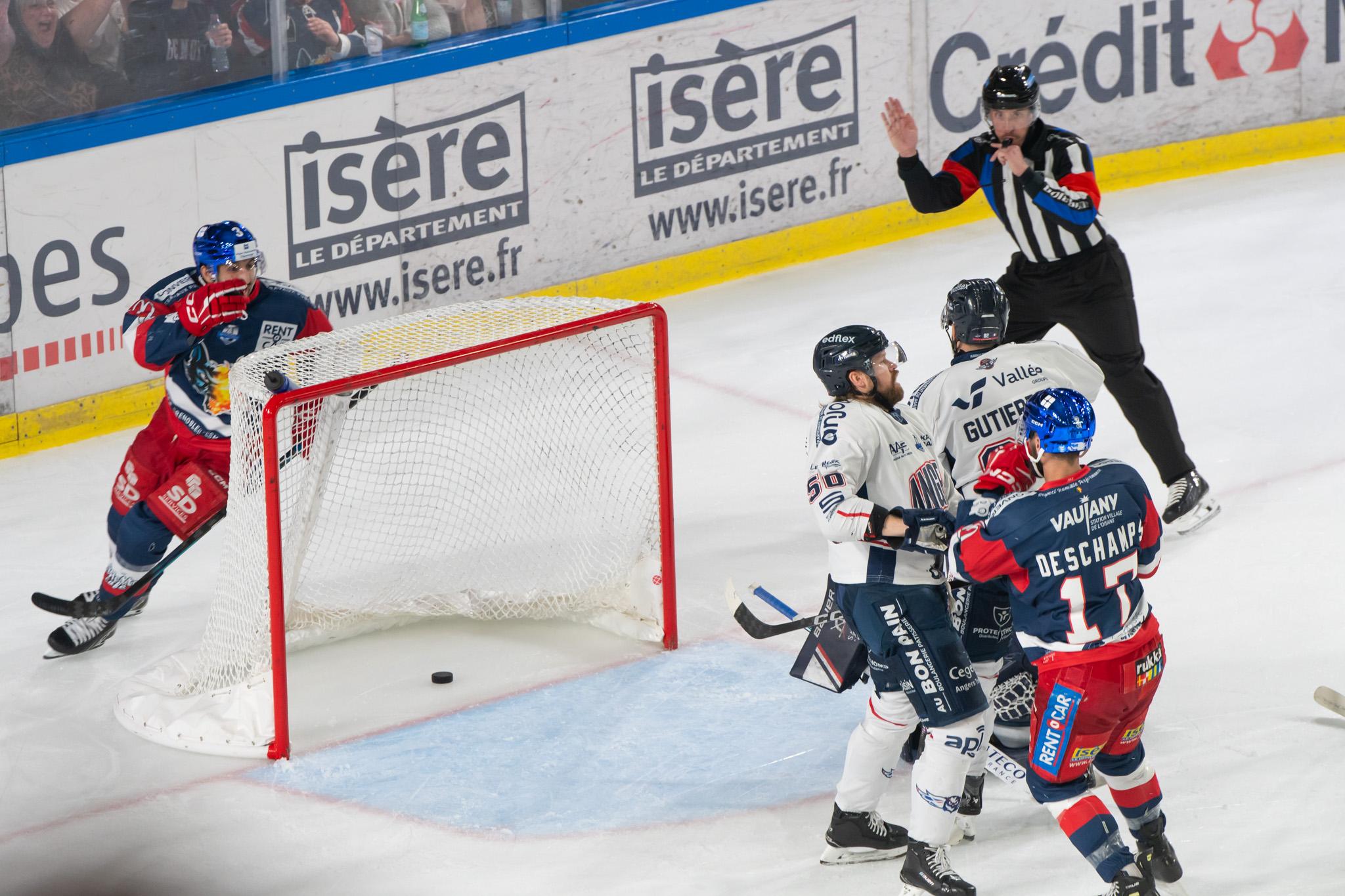 Grenoble  6 - 2 Angers 