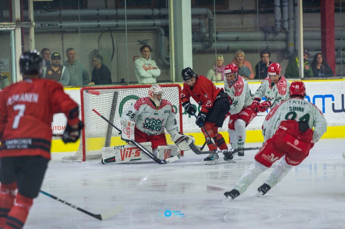Chamonix  6 - 4 Cergy-Pontoise