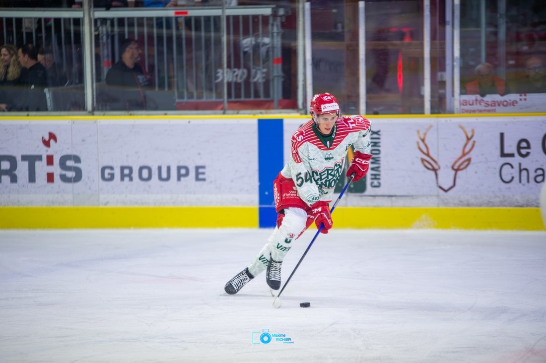 Chamonix  6 - 4 Cergy-Pontoise