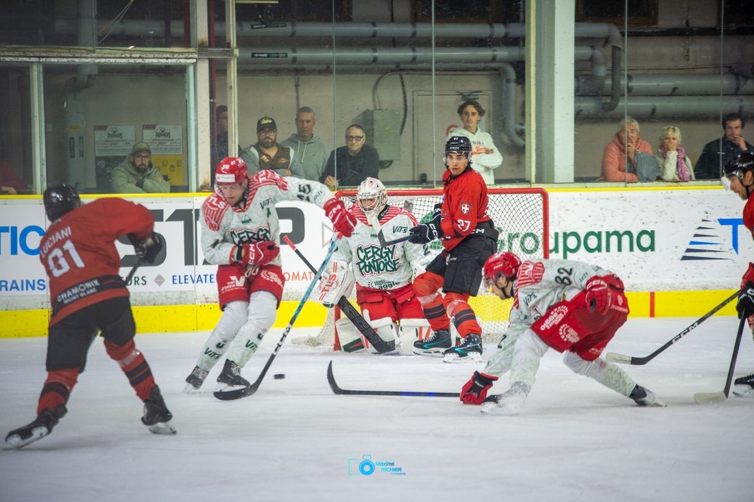Chamonix  6 - 4 Cergy-Pontoise