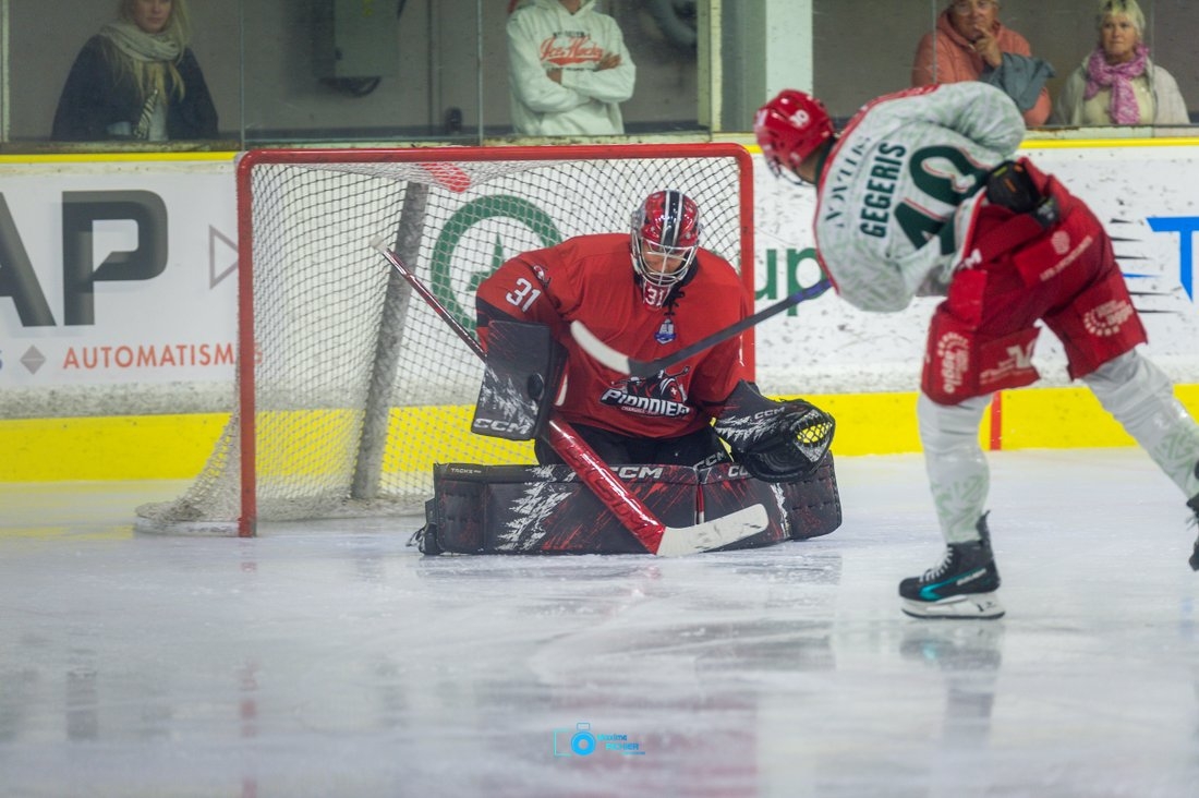 Chamonix  6 - 4 Cergy-Pontoise