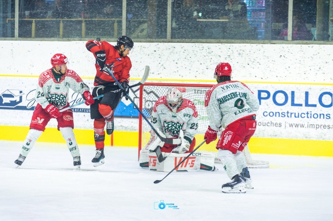 Chamonix  6 - 4 Cergy-Pontoise