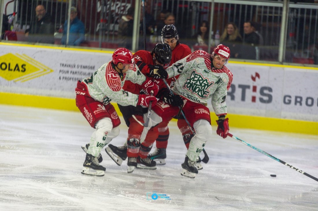 Chamonix  6 - 4 Cergy-Pontoise