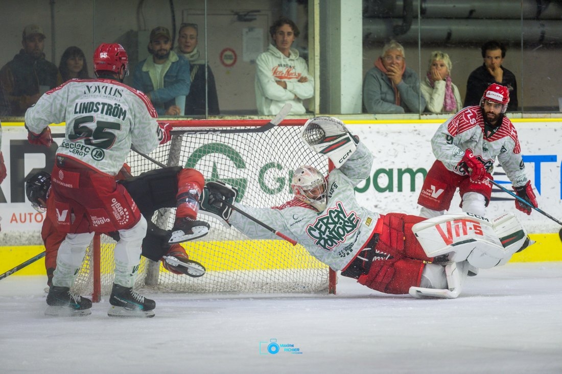 Chamonix  6 - 4 Cergy-Pontoise