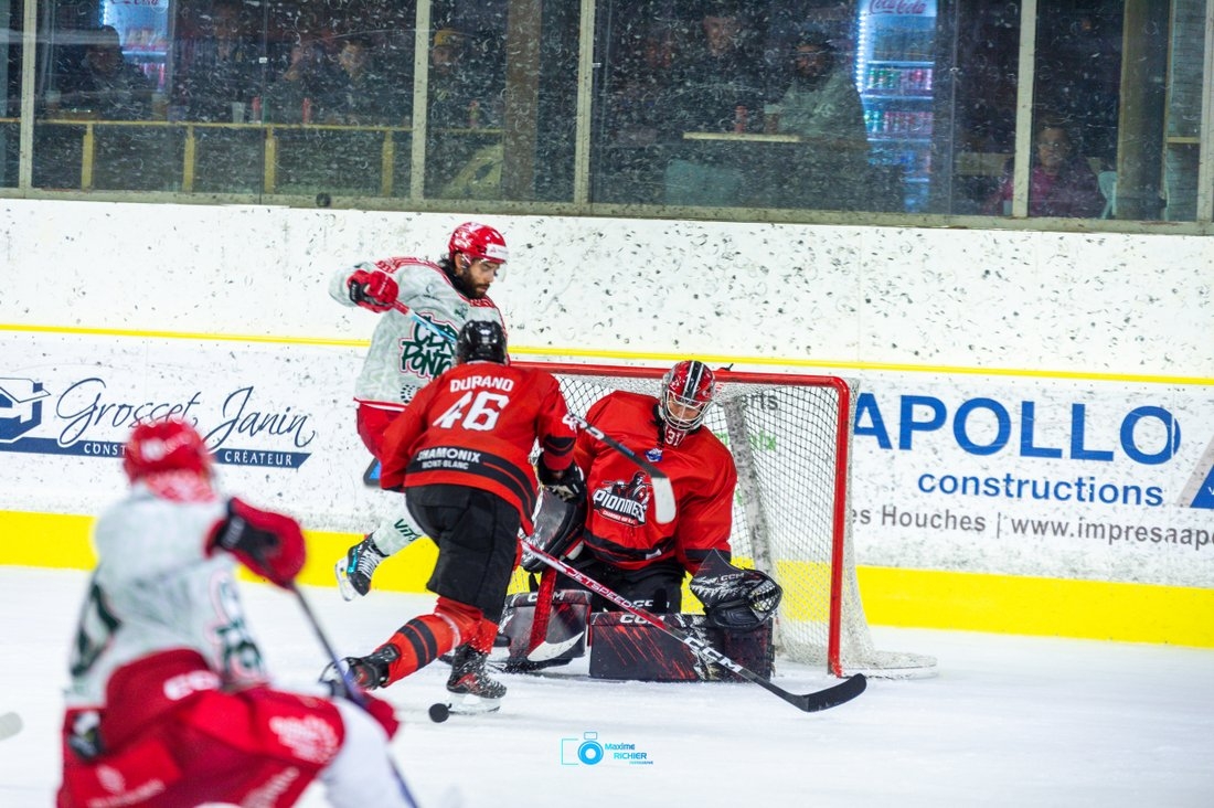Chamonix  6 - 4 Cergy-Pontoise