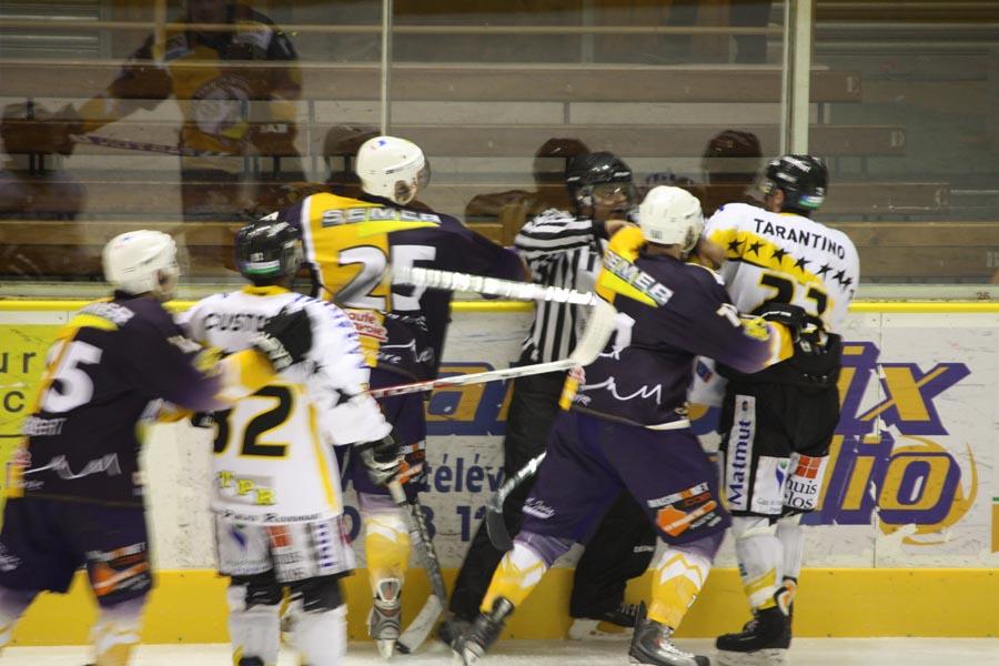 Chamonix  3 - 4 Rouen