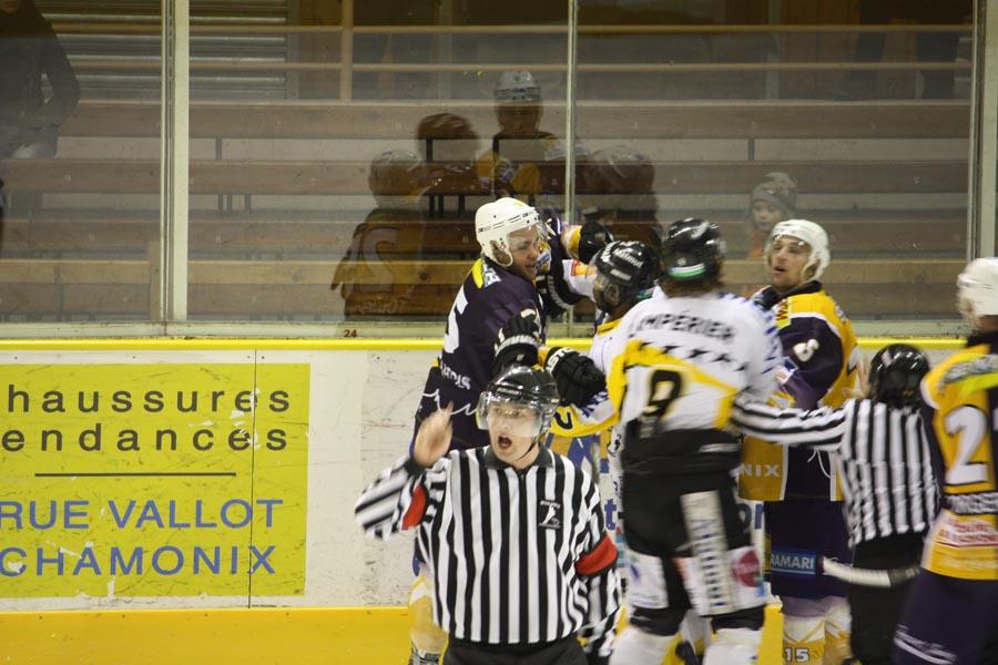 Chamonix  3 - 4 Rouen