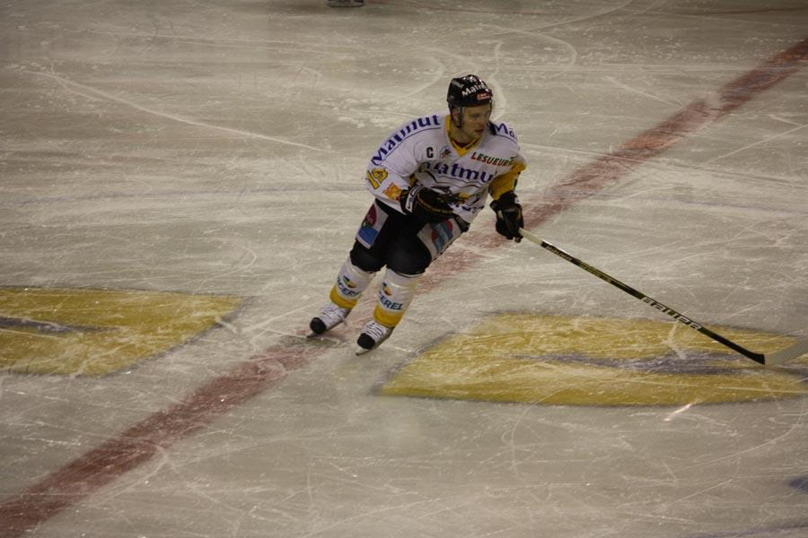 Chamonix  3 - 4 Rouen
