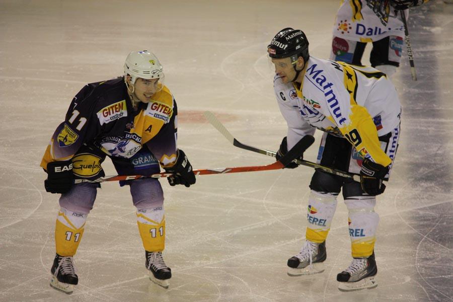 Chamonix  3 - 4 Rouen