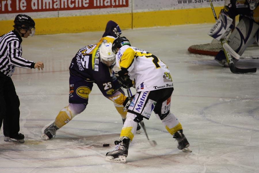 Chamonix  3 - 4 Rouen