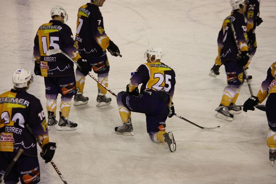 Chamonix  3 - 4 Rouen