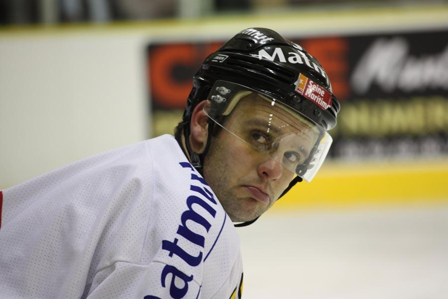 Chamonix  3 - 4 Rouen
