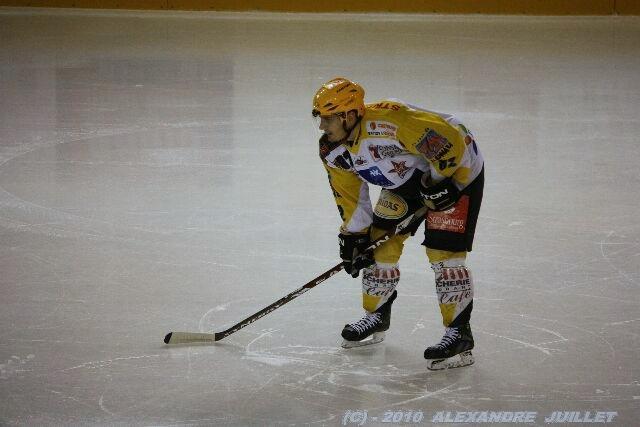 Chamonix  0 - 1 Strasbourg 