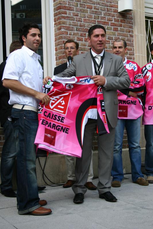 Amiens dévoile son nouveau maillot — Reportage