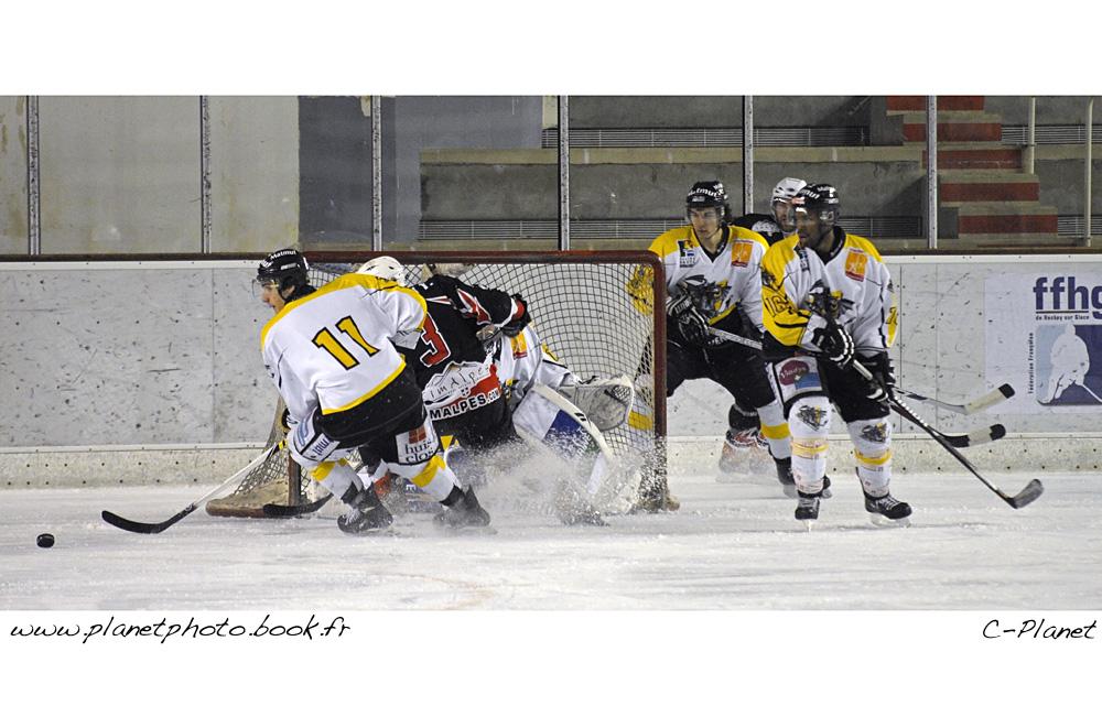 Courchevel-Méribel-Pralognan 3 - 1 Rouen II