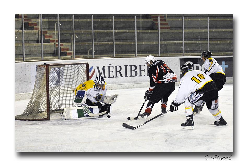 Courchevel-Méribel-Pralognan 3 - 1 Rouen II