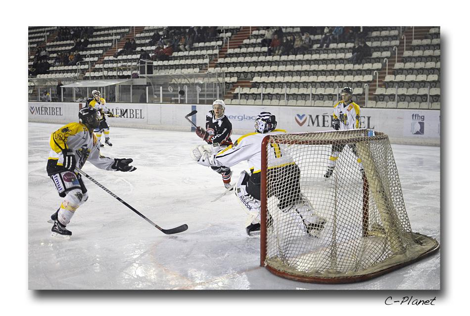 Courchevel-Méribel-Pralognan 3 - 1 Rouen II