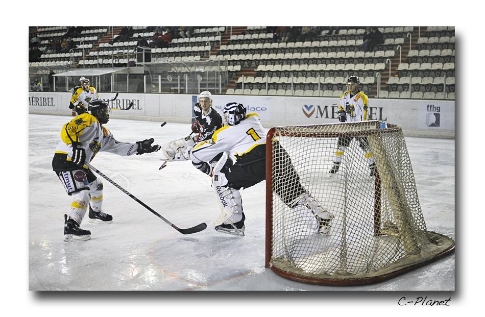 Courchevel-Méribel-Pralognan 3 - 1 Rouen II