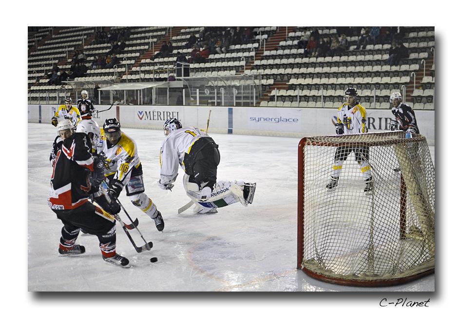 Courchevel-Méribel-Pralognan 3 - 1 Rouen II