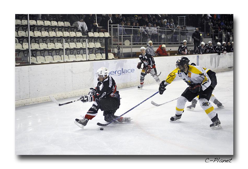 Courchevel-Méribel-Pralognan 3 - 1 Rouen II