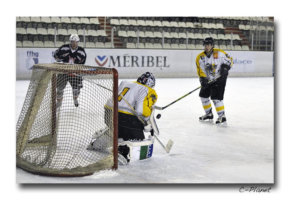Courchevel-Méribel-Pralognan 3 - 1 Rouen II