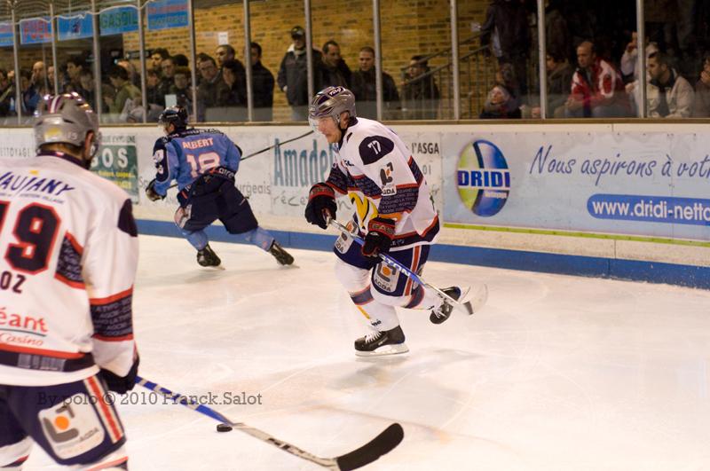 Angers  4 - 5 Grenoble 
