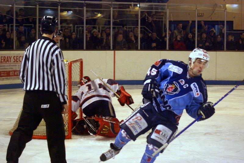 Angers  4 - 5 Grenoble 