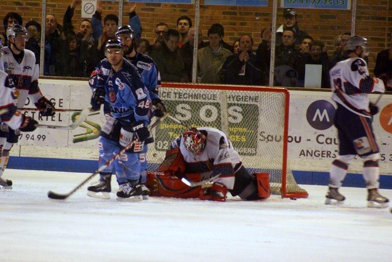 Angers  4 - 5 Grenoble 