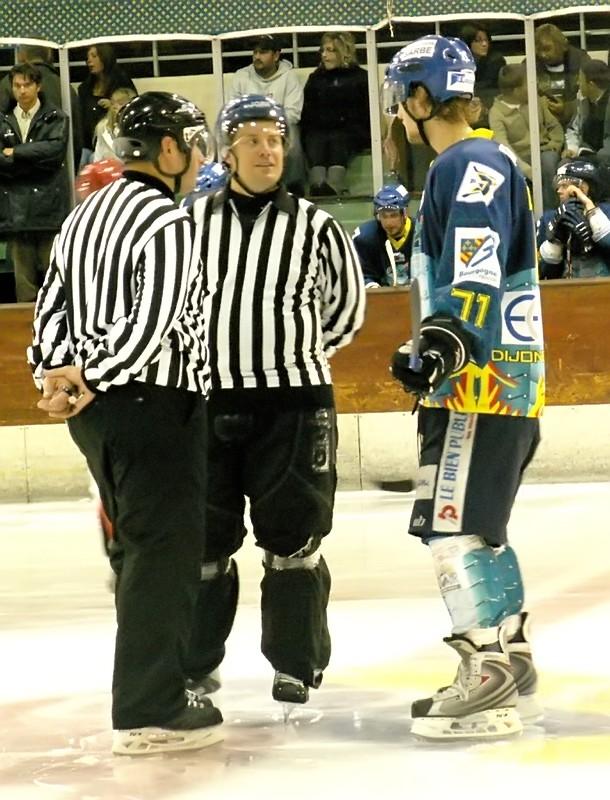 Amical : Dijon - Neuilly   — Reportage