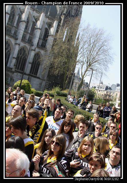 Les Rouennais fêtent leurs héros — Reportage