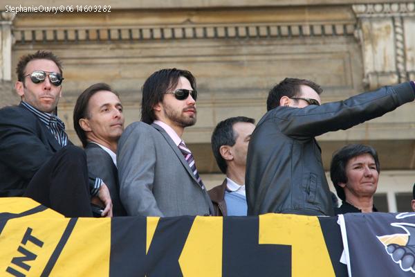 Les Rouennais fêtent leurs héros — Reportage