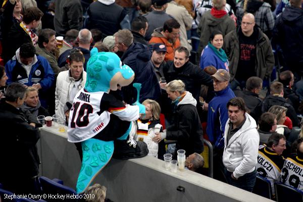 Hockey Mondial 10 : 77 803 !! — Reportage