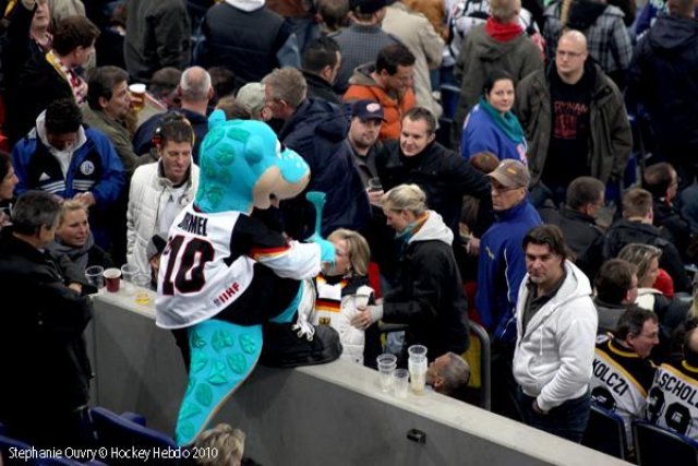Photo hockey reportage Hockey Mondial 10 : 77 803 !!