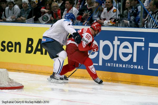 Hockey Mondial 10 : Ca passe au rouge — Reportage