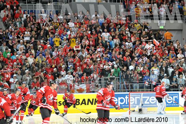 Hockey Mondial 10 : Le Canada facile — Reportage