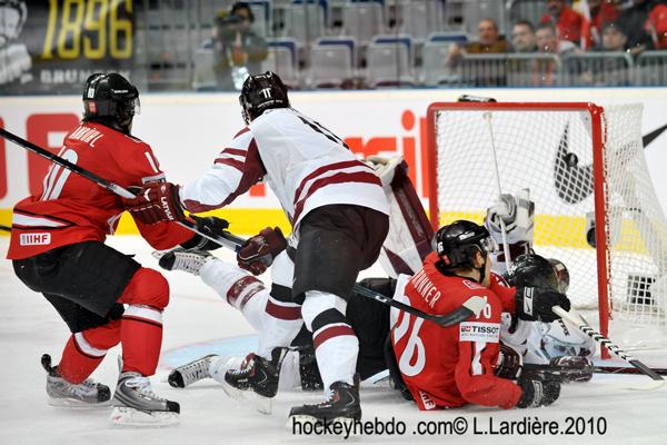 Hockey Mondial 10 : La Suisse se fait peur — Reportage
