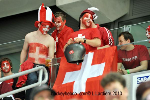 Hockey Mondial 10 : La Suisse se fait peur — Reportage